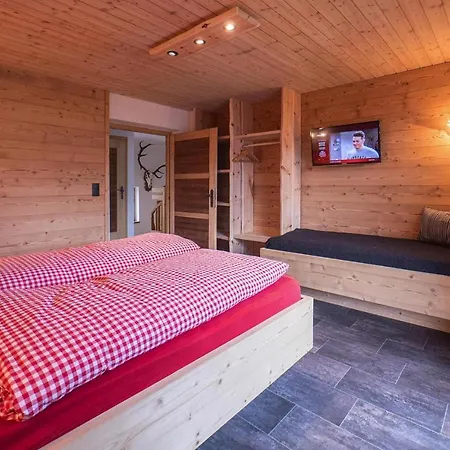 Home, Nyaraló Fügen