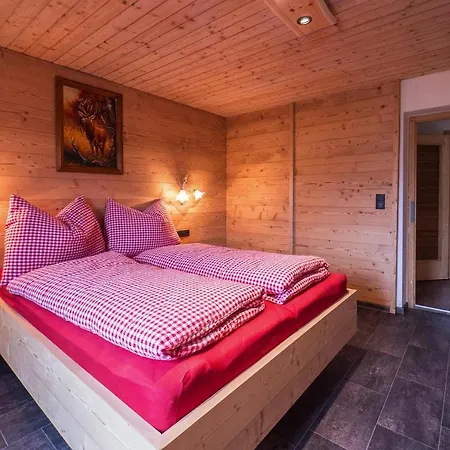Home, Vakantiehuis